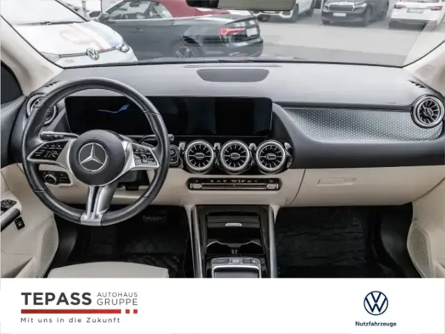 Mercedes-Benz GLA 220