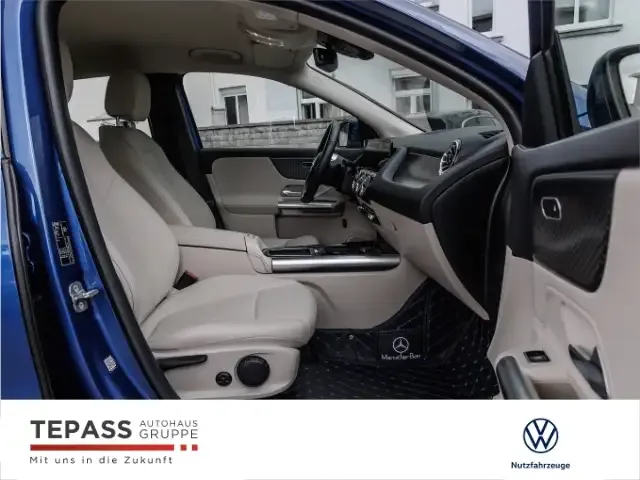 Mercedes-Benz GLA 220
