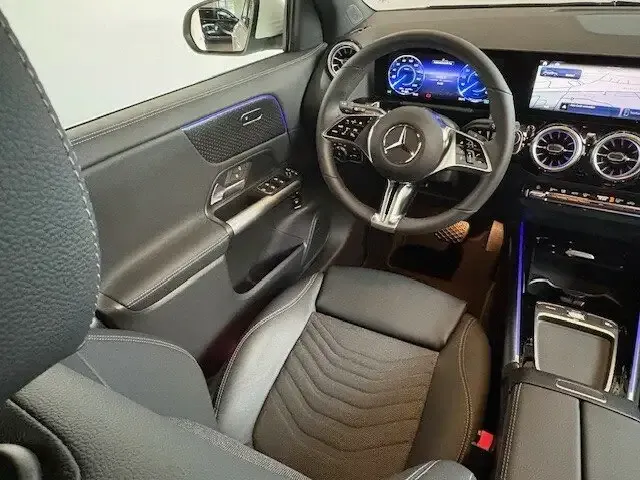 Mercedes-Benz EQA 300