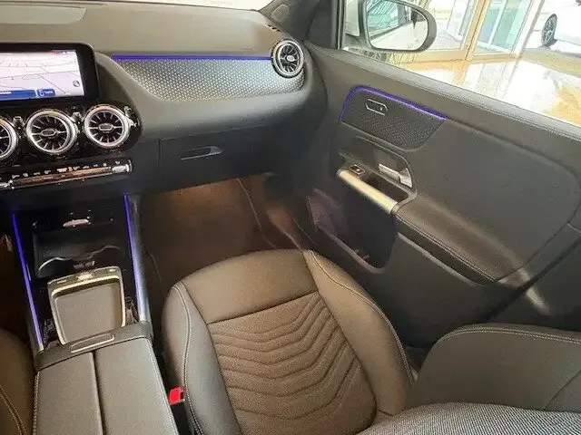 Mercedes-Benz EQA 300