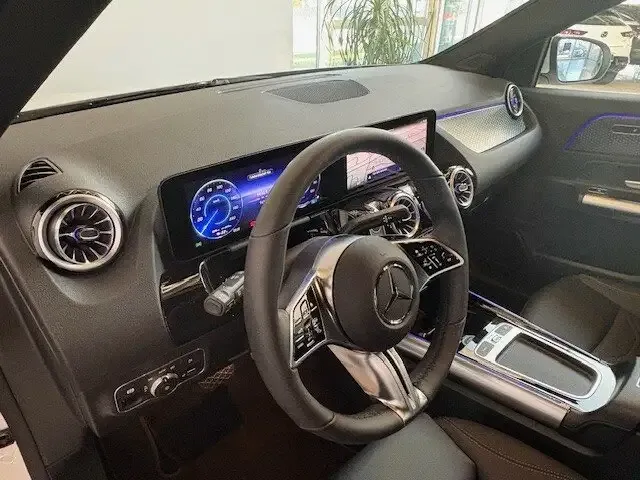 Mercedes-Benz EQA 300