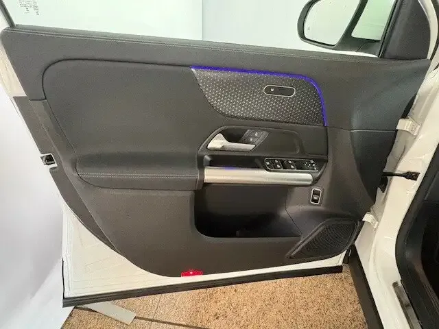 Mercedes-Benz EQA 300