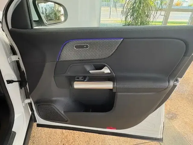 Mercedes-Benz EQA 300