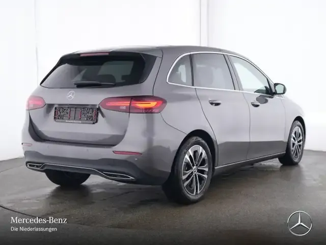 Mercedes-Benz B 220