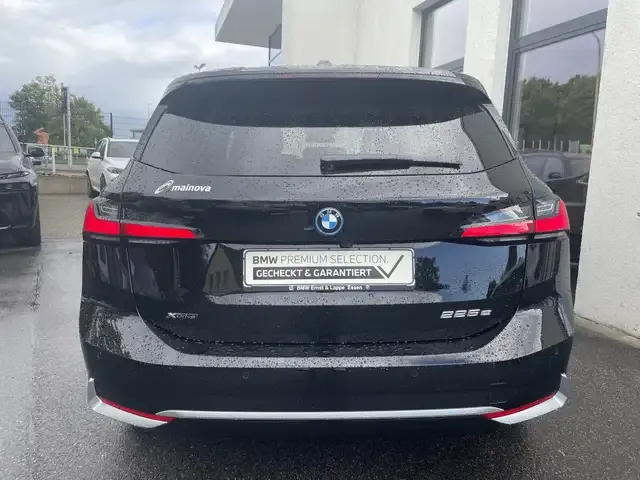 BMW 225