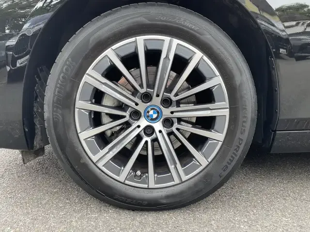 BMW 225