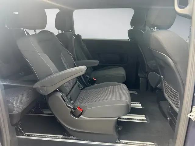 Mercedes-Benz V 220