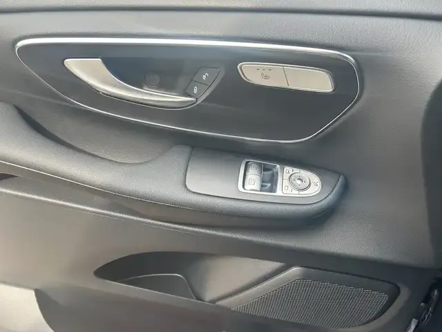 Mercedes-Benz V 220