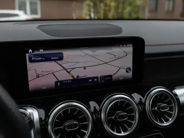 Mercedes-Benz EQB 300