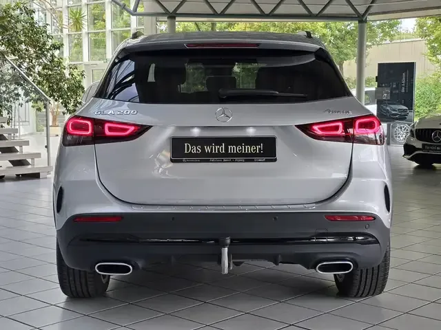 Mercedes-Benz GLA 200