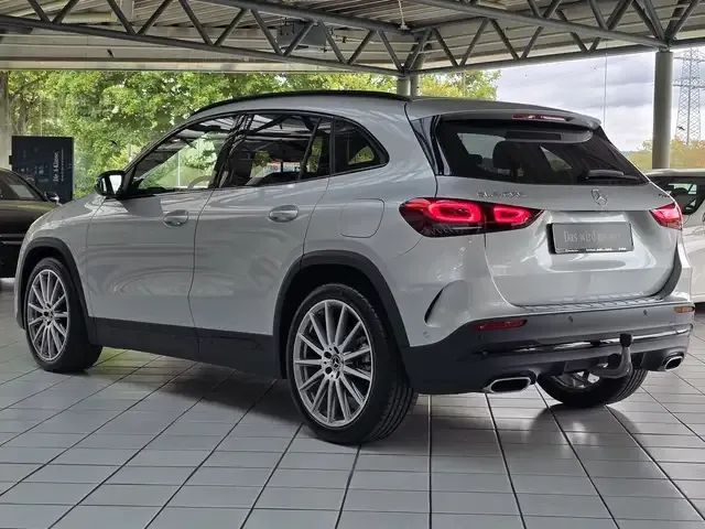 Mercedes-Benz GLA 200