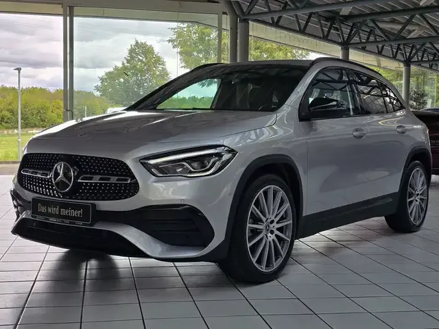 Mercedes-Benz GLA 200