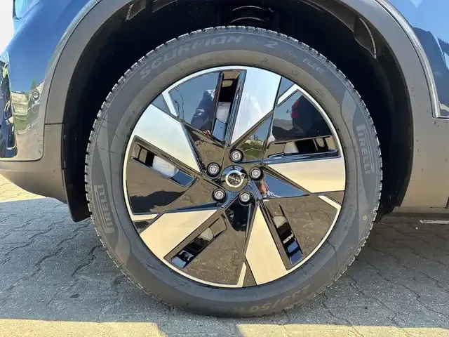 Volvo EX40