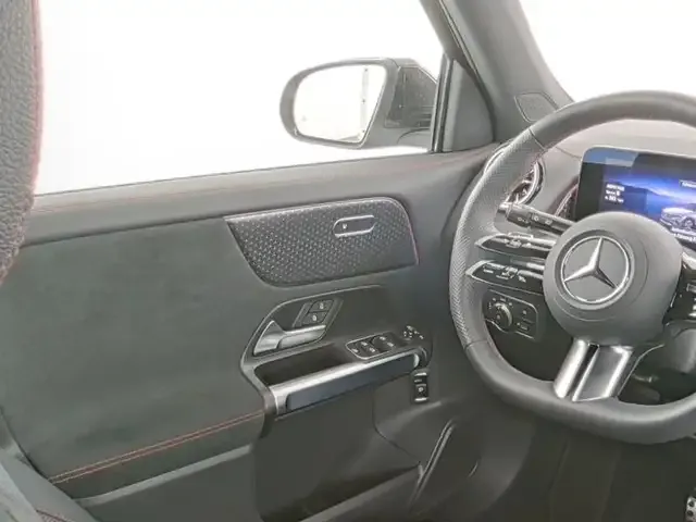 Mercedes-Benz EQB 300