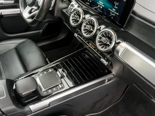 Mercedes-Benz GLB 220