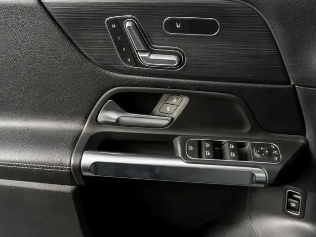 Mercedes-Benz GLB 220