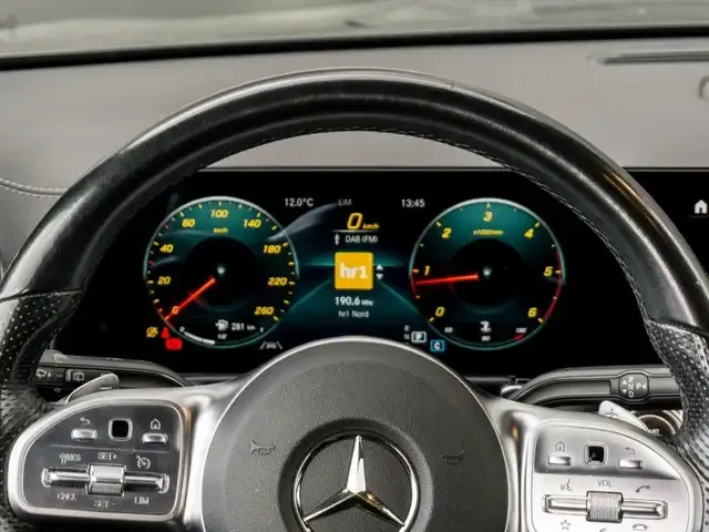 Mercedes-Benz GLB 220