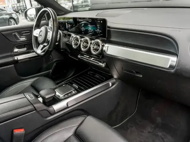 Mercedes-Benz GLB 220