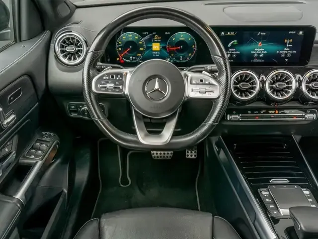 Mercedes-Benz GLB 220