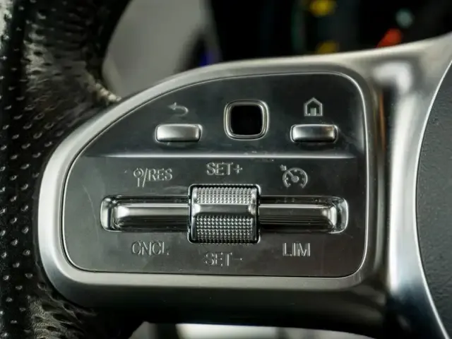 Mercedes-Benz GLB 220