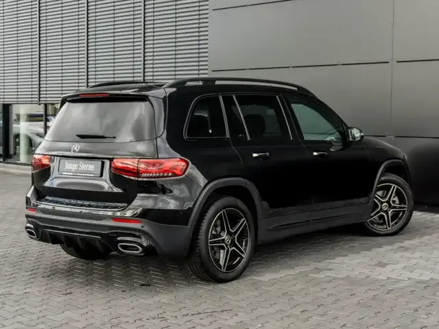 Mercedes-Benz GLB 220