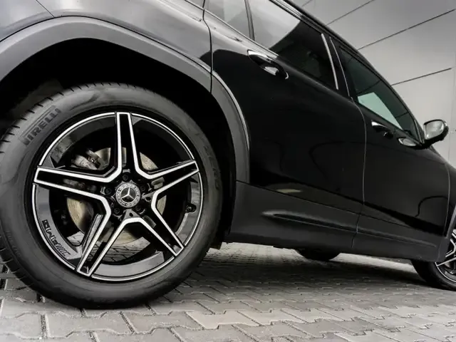 Mercedes-Benz GLB 220