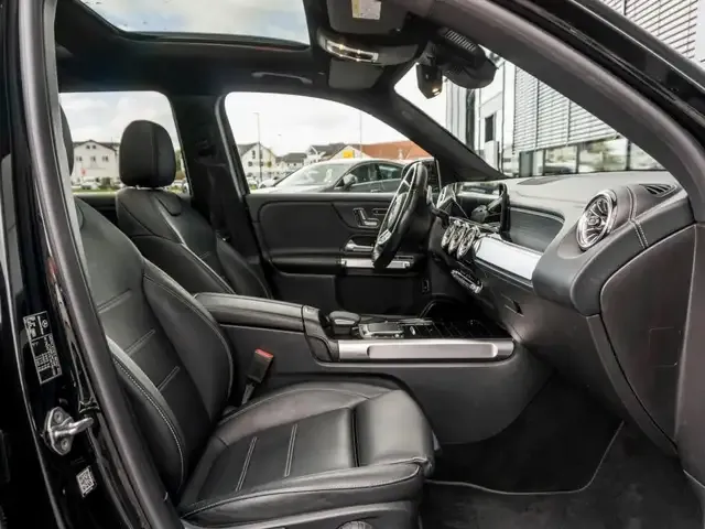 Mercedes-Benz GLB 220