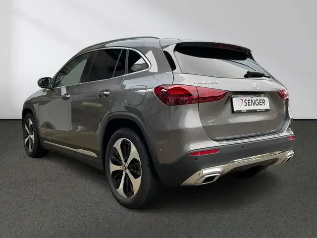 Mercedes-Benz GLA 200