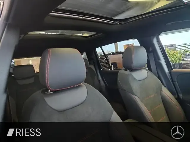 Mercedes-Benz GLB 220