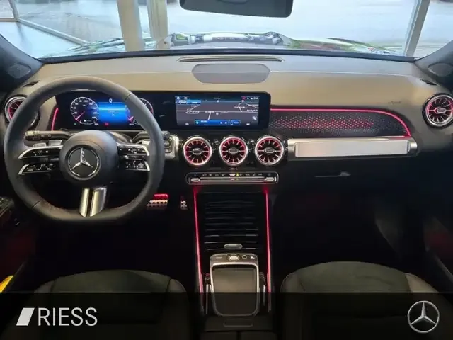 Mercedes-Benz GLB 220