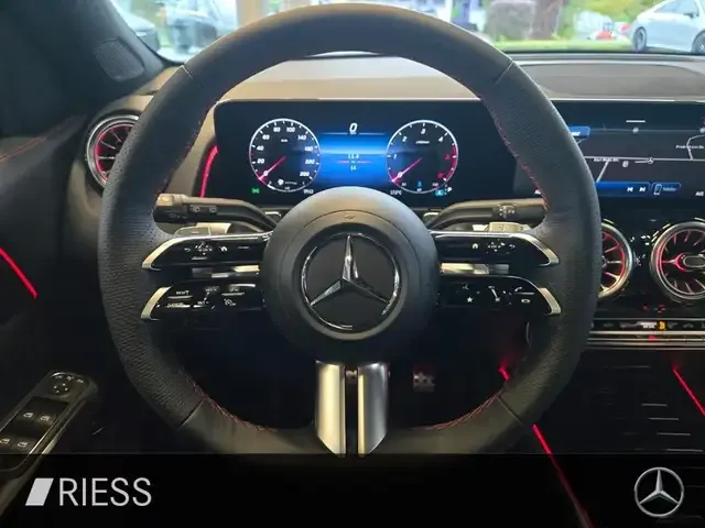 Mercedes-Benz GLB 220