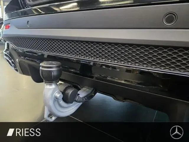 Mercedes-Benz GLB 220