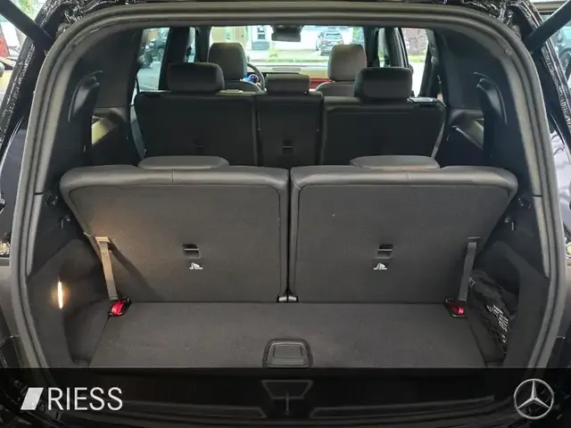 Mercedes-Benz GLB 220