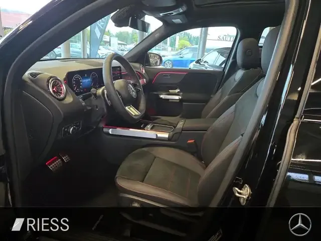 Mercedes-Benz GLB 220