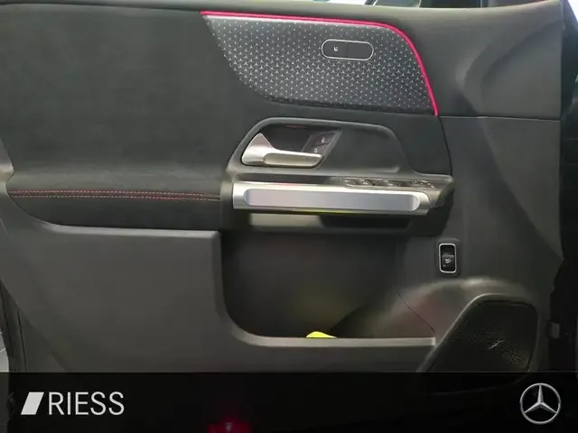 Mercedes-Benz GLB 220