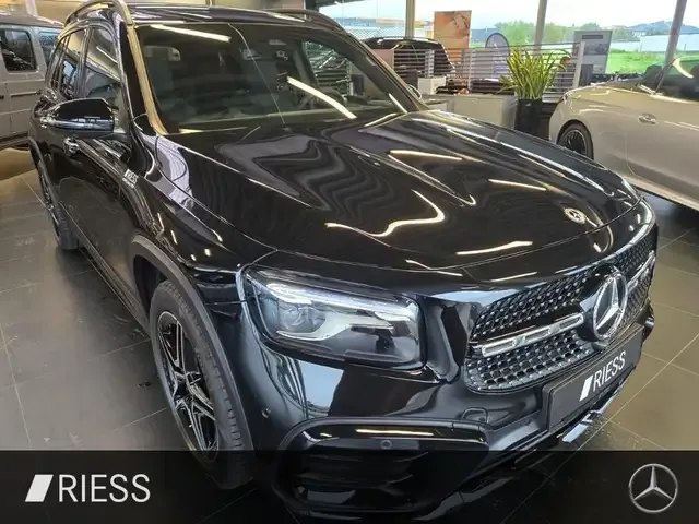 Mercedes-Benz GLB 220