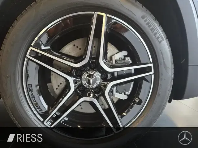 Mercedes-Benz GLB 220