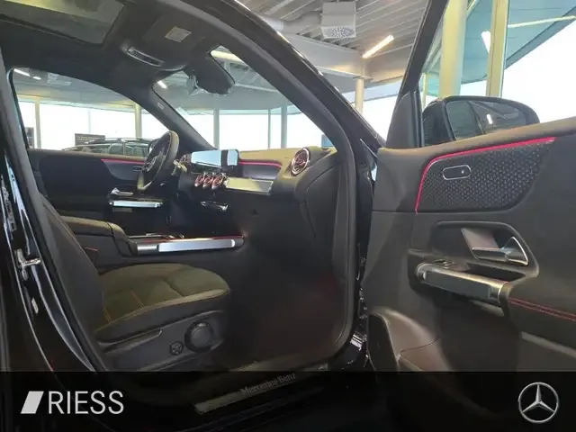 Mercedes-Benz GLB 220