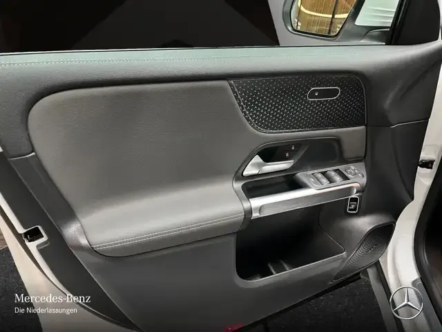Mercedes-Benz EQB 300