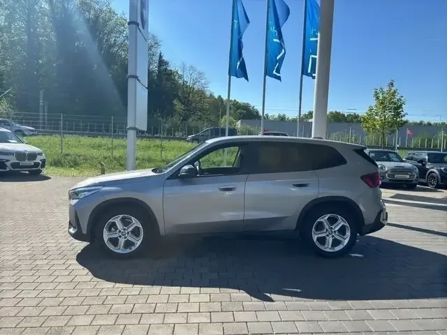 BMW iX1