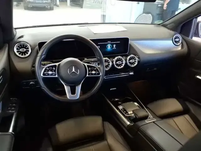 Mercedes-Benz B 180