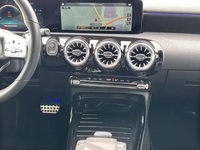 Mercedes-Benz A 35 AMG