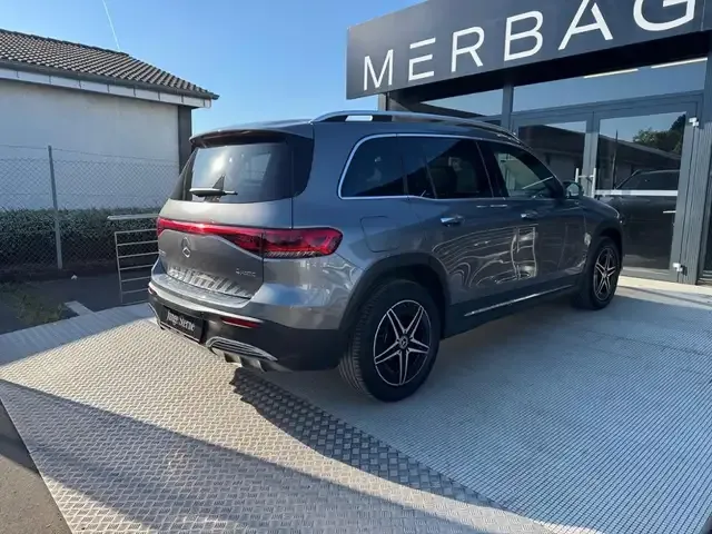 Mercedes-Benz EQB 300