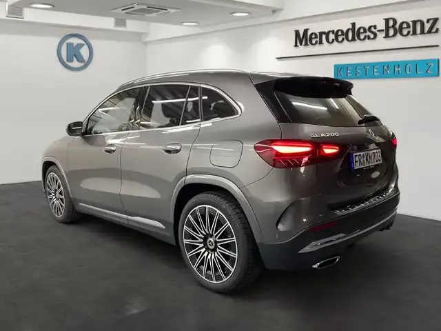 Mercedes-Benz GLA 200