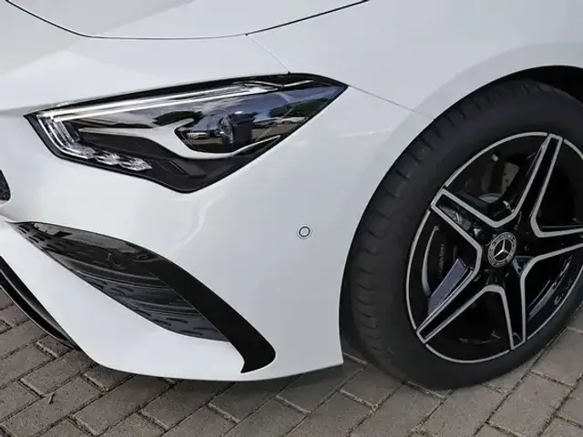 Mercedes-Benz CLA 200