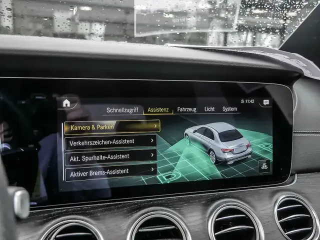Mercedes-Benz E 220