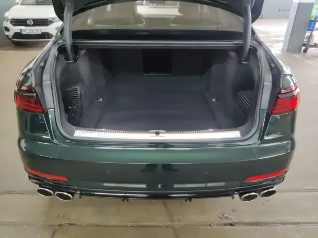 Audi S8