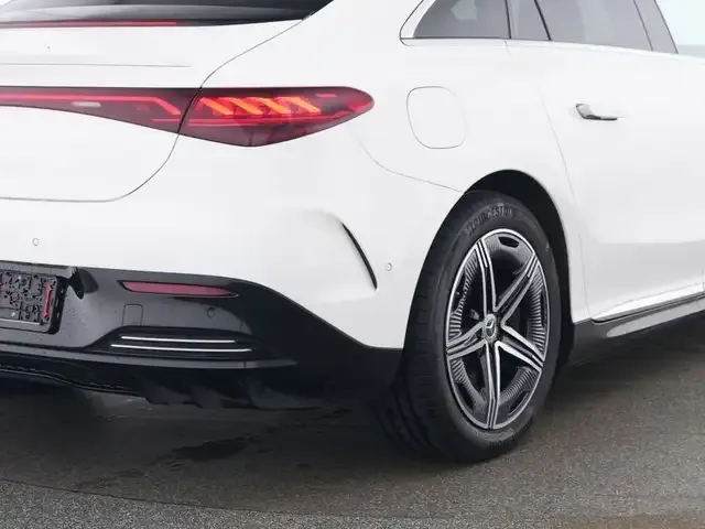 Mercedes-Benz EQE 300
