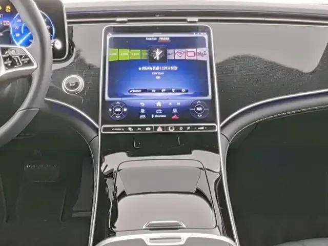 Mercedes-Benz EQE 300