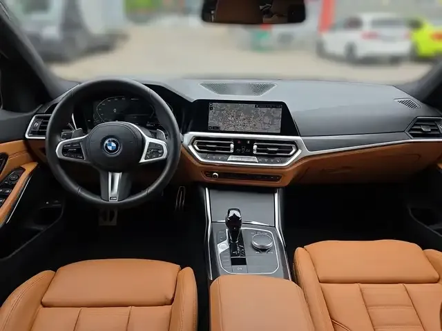 BMW 330